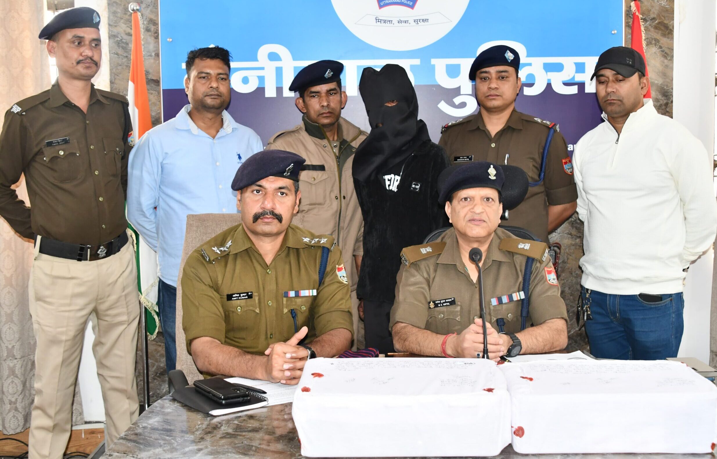 लालकुआ पुलिस की दोहरी कार्रवाई, नशे के तस्कर और फरार वारंटी गिरफ्तार….